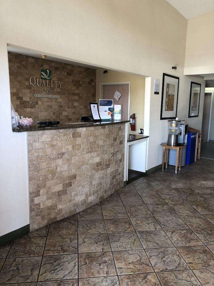Quality Inn Airport Колорадо Спрингс Екстериор снимка